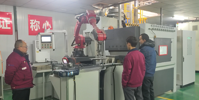 西城自动喷砂机选型要点，看完少走弯路。